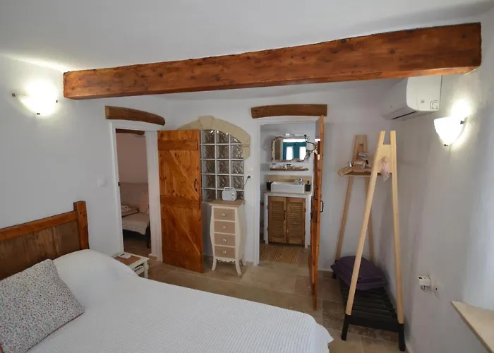 Semesterbostad Shirleys *