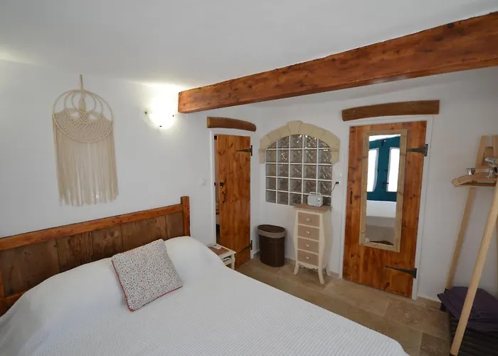 Semesterbostad Shirleys Kalithies