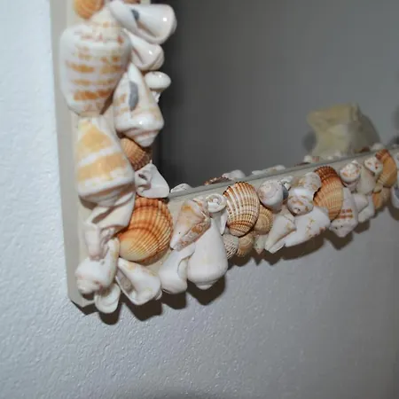 Shirleys Καλυθιές