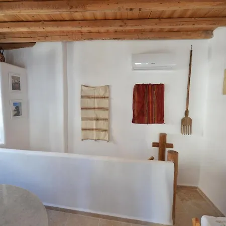 Shirleys * Καλυθιές