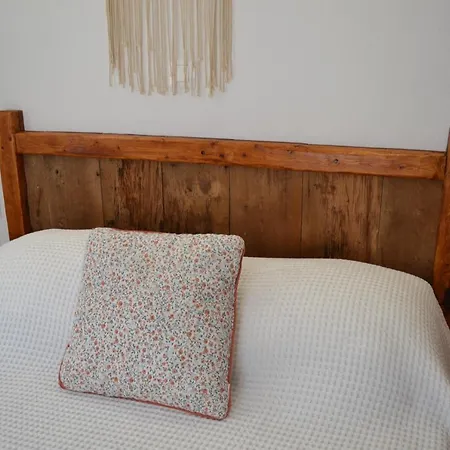 Shirleys Καλυθιές