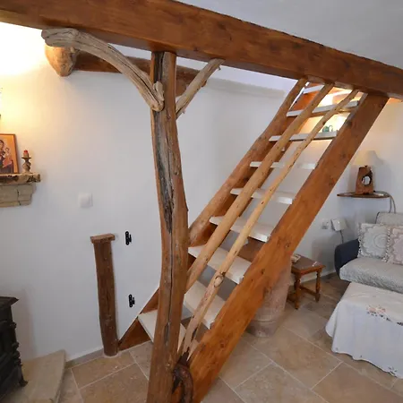 Shirleys * Καλυθιές