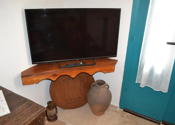 Shirleys Καλυθιές