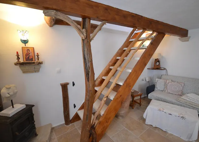 Shirleys * Καλυθιές